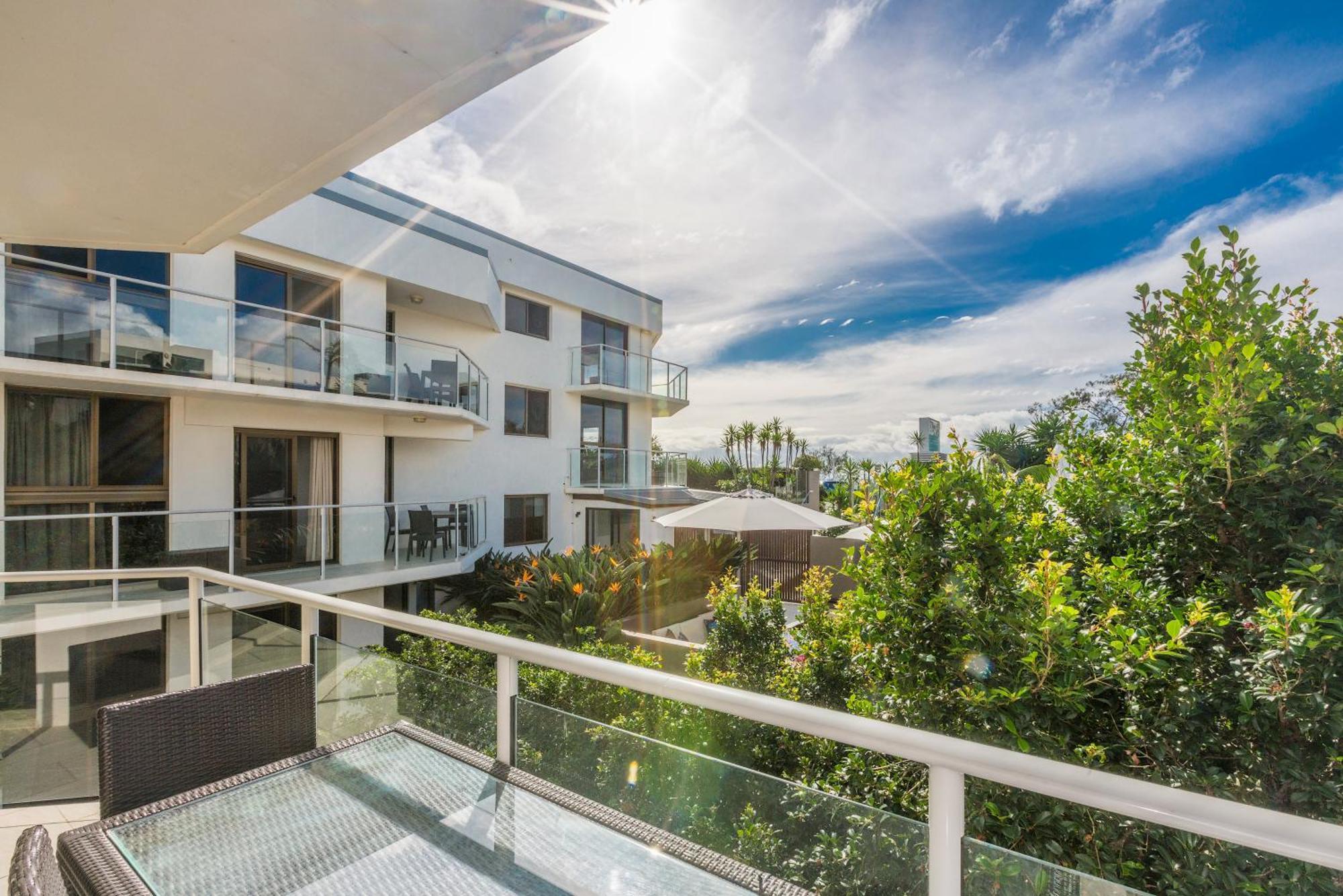 Bayview Beachfront Apartments, In Town Right On The Beach Byron Bay Exteriör bild